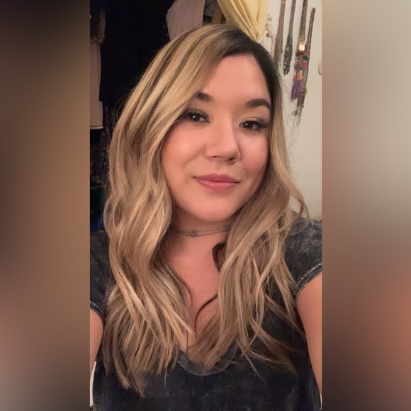 Meet your Posher, Carla💄🩷 - Picture 1 of 6